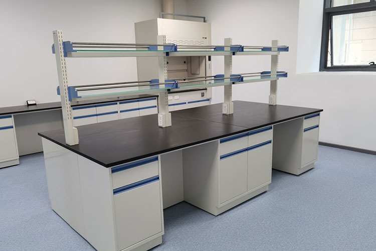 1656409811542016.jpg 中央實驗臺.jpg